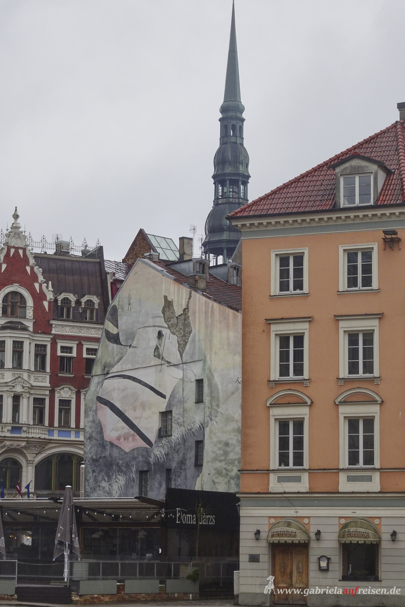 painting-on-a-house-Latvia