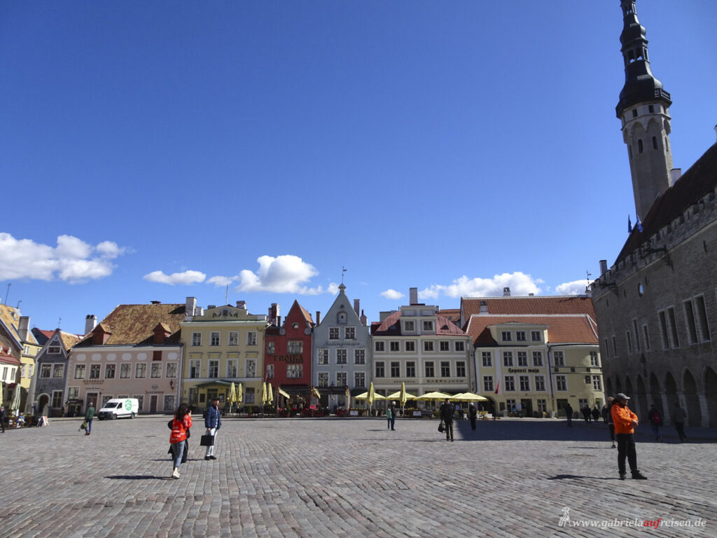 market-square-Talllinn-Estonia