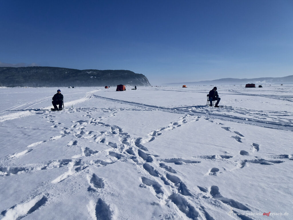 people-at-ice-fishing