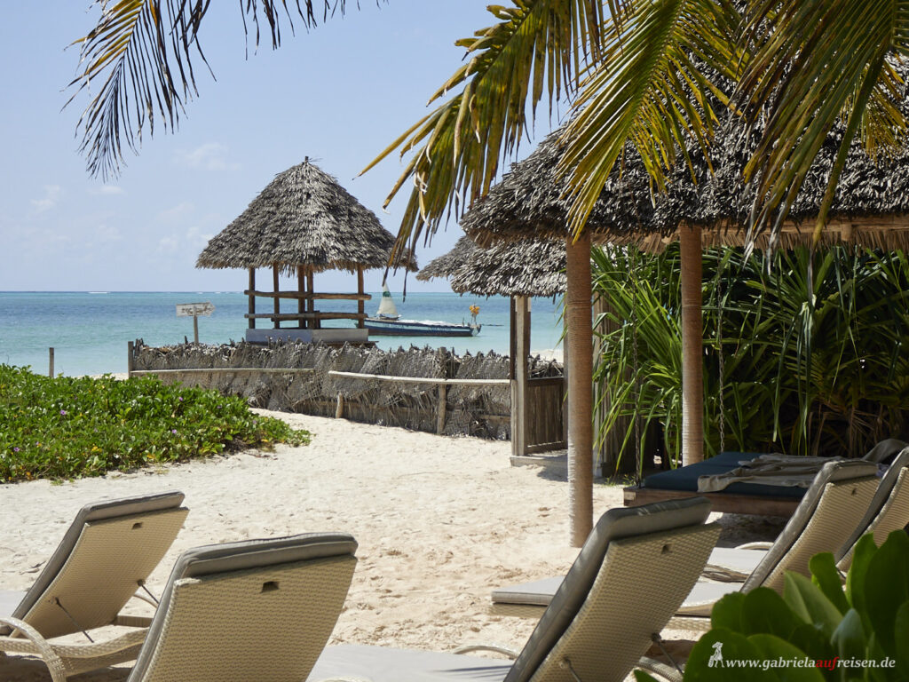 sun-beds-and-sun-huts