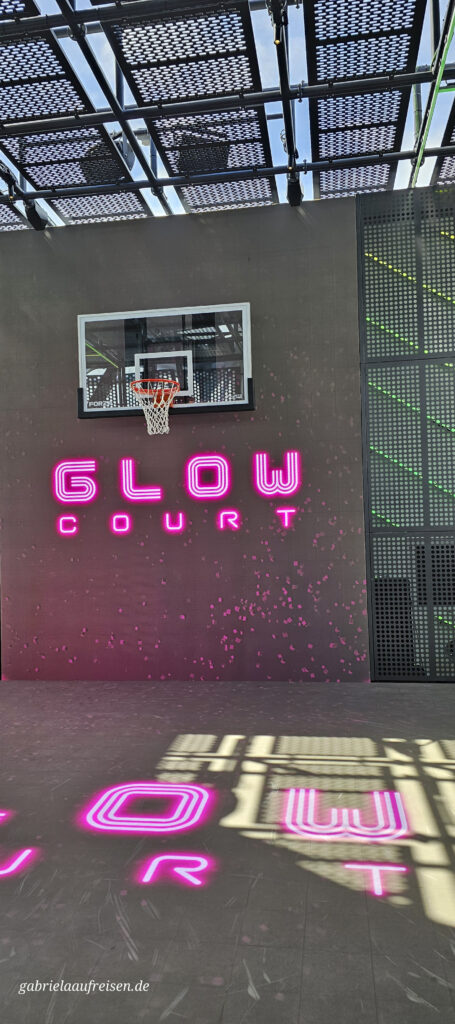 Norwegian-Aqua-Glow-Court