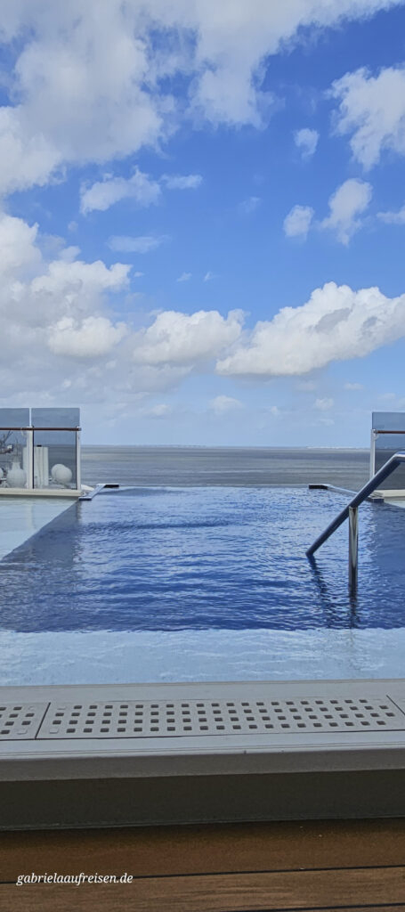 Norwegian-Aqua-infinity-pool