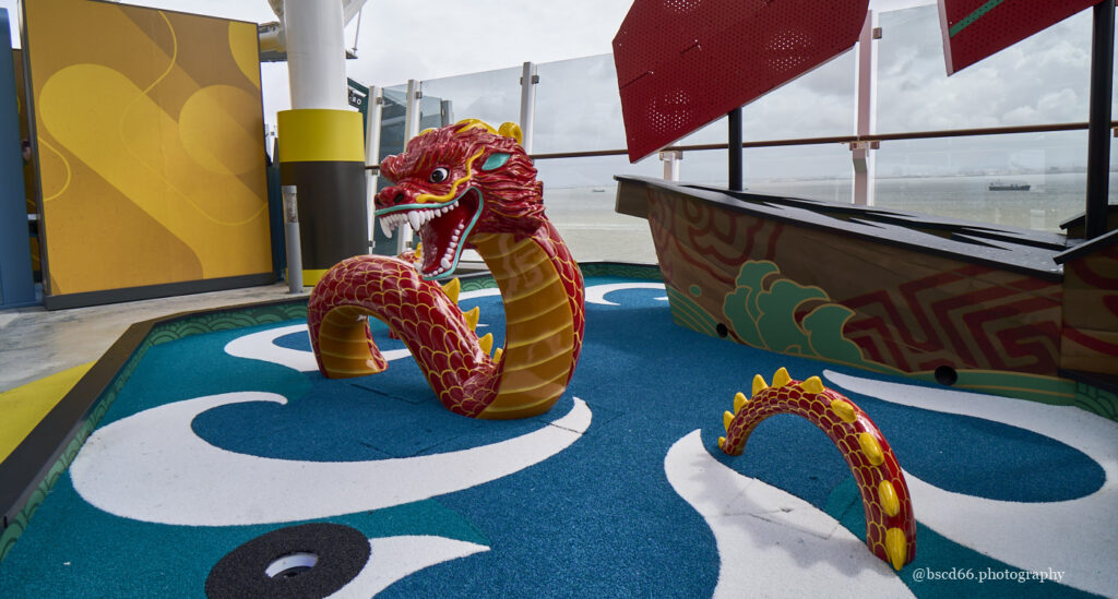 Norwegian-Aqua-mini-golf