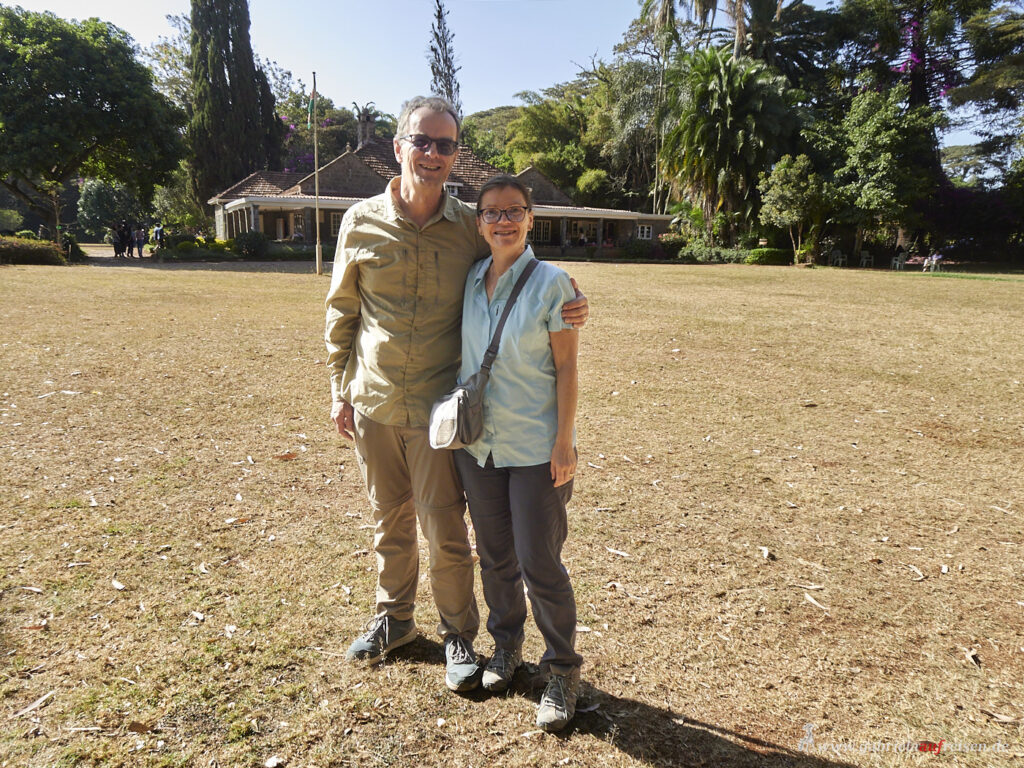 people-in-front-of-Karen-Blixen-Museum